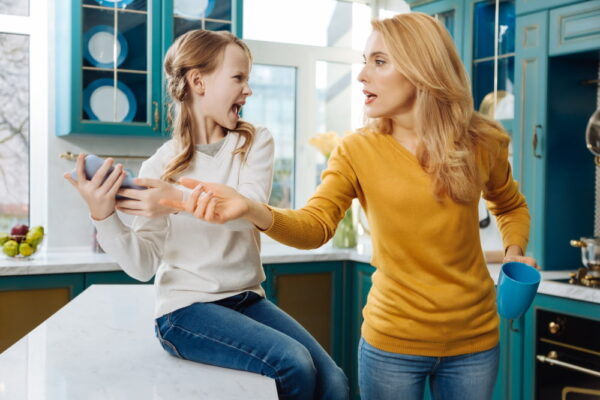 Creșterea copiilor în era digitală: cum să menții echilibrul
