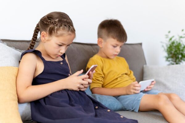 5 Strategii eficiente pentru a gestiona utilizarea tehnologiei în familie