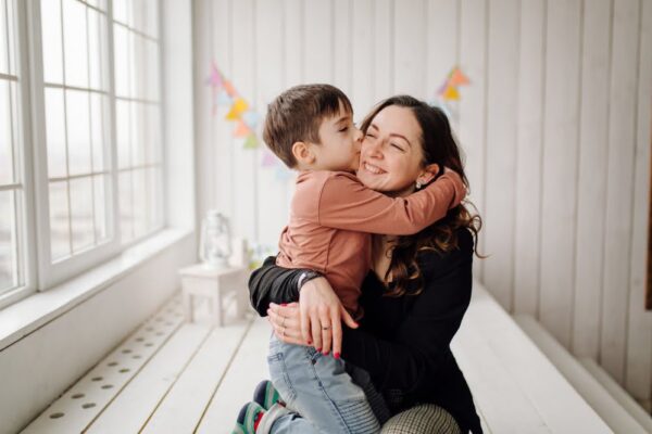 Parenting pozitiv: Strategii eficiente pentru o educație armonioasă a copiilor