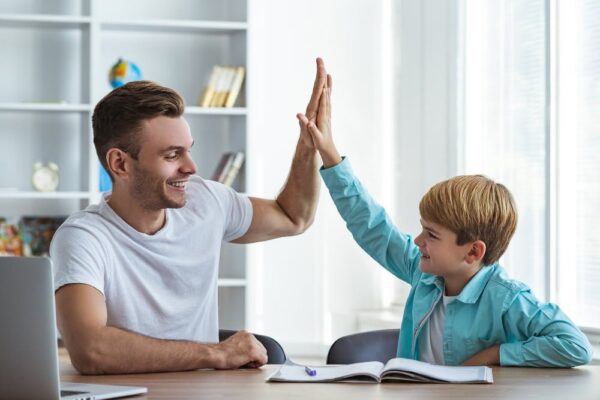 Învățarea educației financiare pentru copii: Cum să începi și să-i pregătești pentru viitor