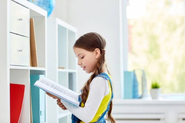 Strategii de parenting pentru adolescenți: Cum să menții echilibrul într-o perioadă tumultuoasă