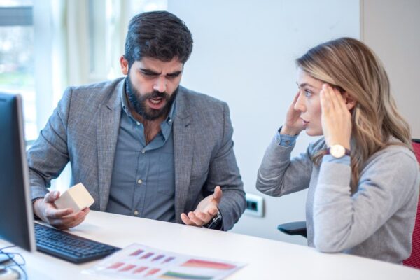 Clienți care consumă mai mult decât aduc: cum îi identifici din facturi