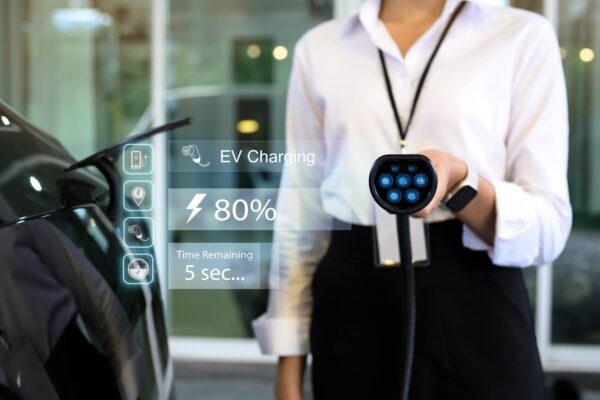 Mașină electrică pe firmă: costuri, deduceri și limitări reale