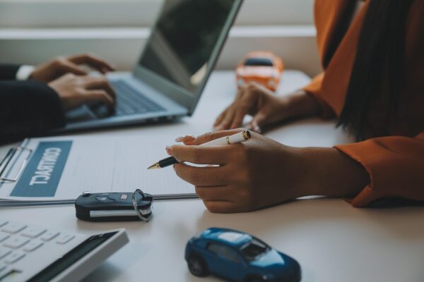 Leasing operațional: ce include rata și ce plătești separat