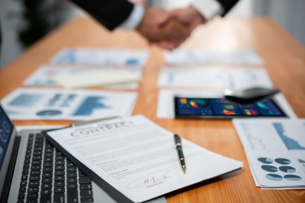 Certificatul constatator: la ce îl folosești și de unde îl obții