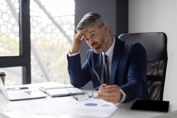 Capitaluri proprii negative: de ce te scot din cursă și cum le repari