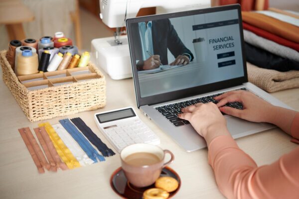 Cât costă un site de firmă și de ce prețurile variază atât de mult