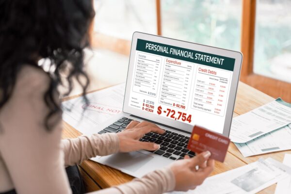 Facturare gratuită versus abonament: unde e diferența reală
