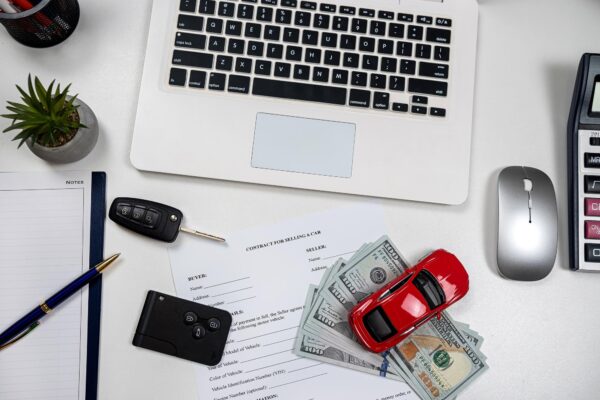 Vânzarea unei mașini din patrimoniul firmei: acte și implicații fiscale