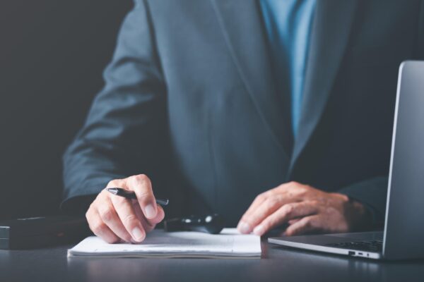 Garanția personală a administratorului: ce verifici înainte să semnezi